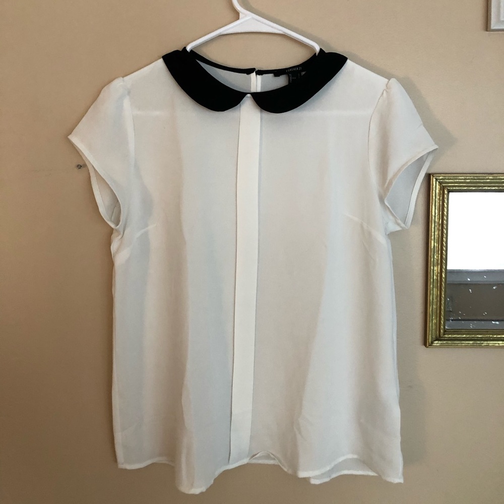 Forever 21 blouse with black accent collar